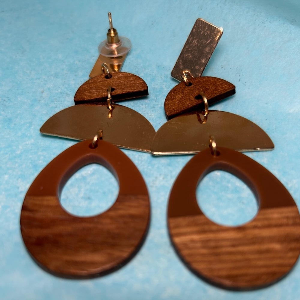 Elegant Gold and Brown Geometric Earrings - Picture 1 of 2